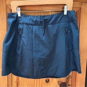 Magellan Water Repelling Skorts side and back Pockets size M. Lightweight